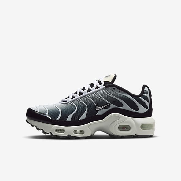 Boys black air max plus on sale